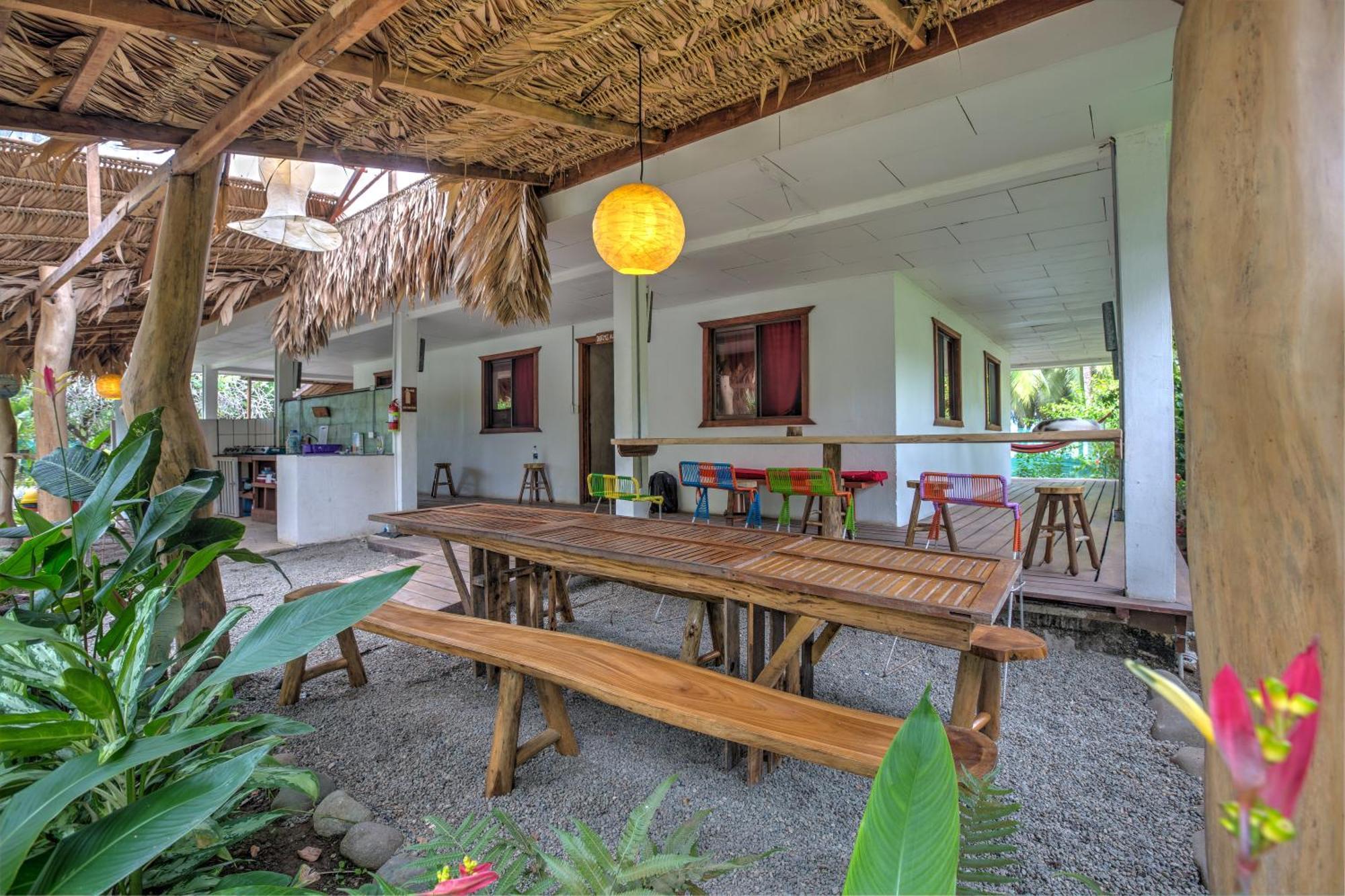 Playa 506 Beachfront Hostel Puerto Viejo de Talamanca Ngoại thất bức ảnh