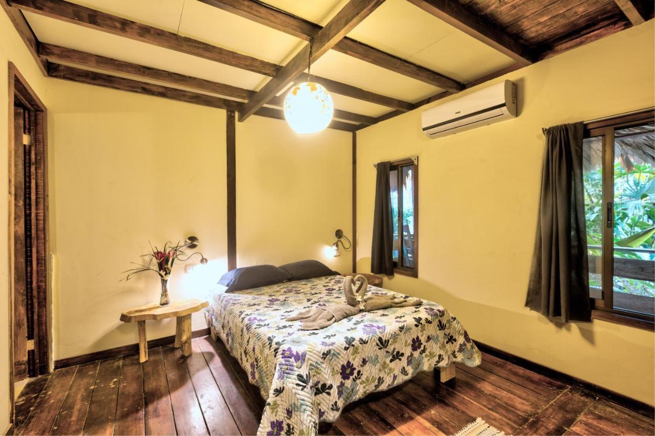 Playa 506 Beachfront Hostel Puerto Viejo de Talamanca Ngoại thất bức ảnh